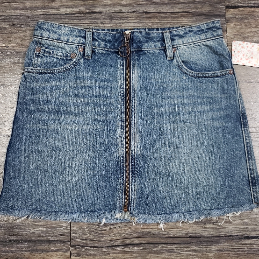 Free People Frayed Distressed Denim Jean Mini Y2k Skirt Front Zip Skirt Size 27